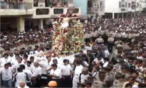 Multitudinaria procesion en honor al Cristo del Consuelo en Guayaquil